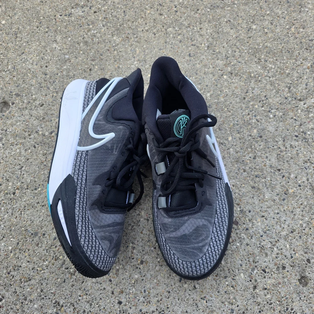 Nike Kyrie Gray and Black Low-Top Sneakers Teal Accent Youth Boys 5